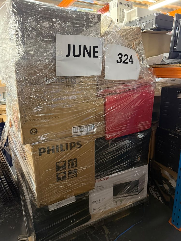 Pallet of mixed stock, lot 324